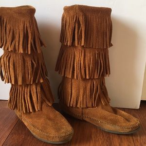 Classic Minnetonka fringe boots kids